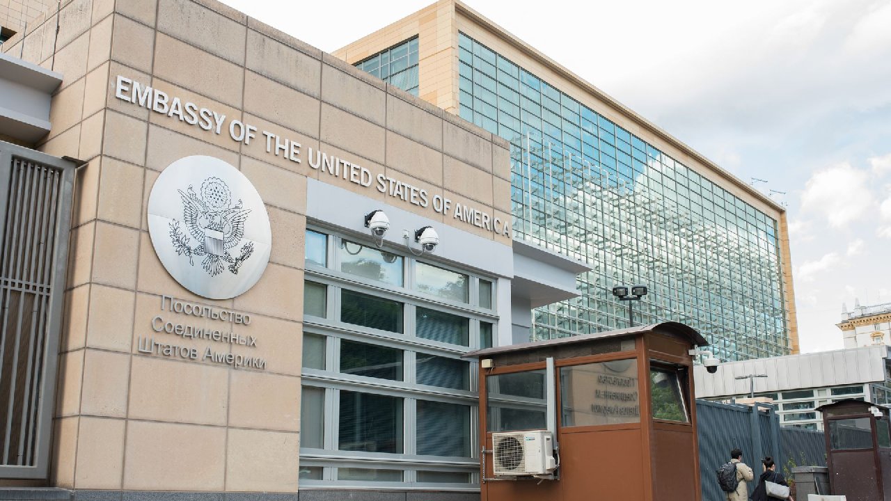 ABD’den kritik karar: Moskova Büyükelçiliği konsolosluk hizmetlerini en aza indirecek