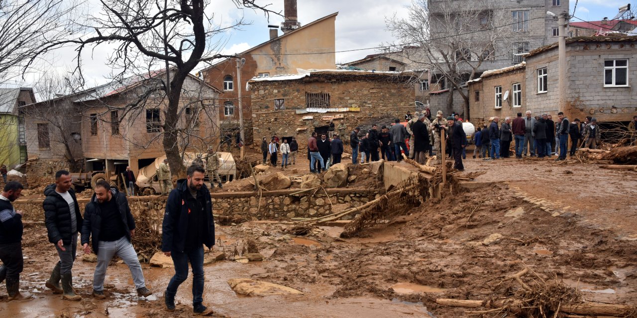 Bitlis'teki gölet taşması; 210 dekar tarım alanı zarar gördü
