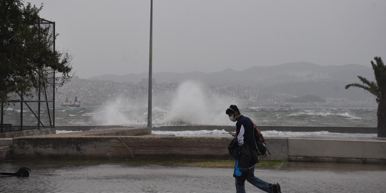 Ege Denizi'nde fırtına uyarısı: İki gün sürecek