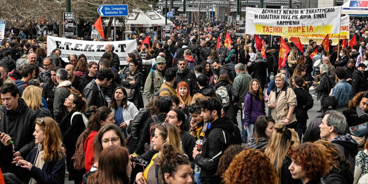 Tren kazası protestoları: Yunanistan'da hayat felç oldu
