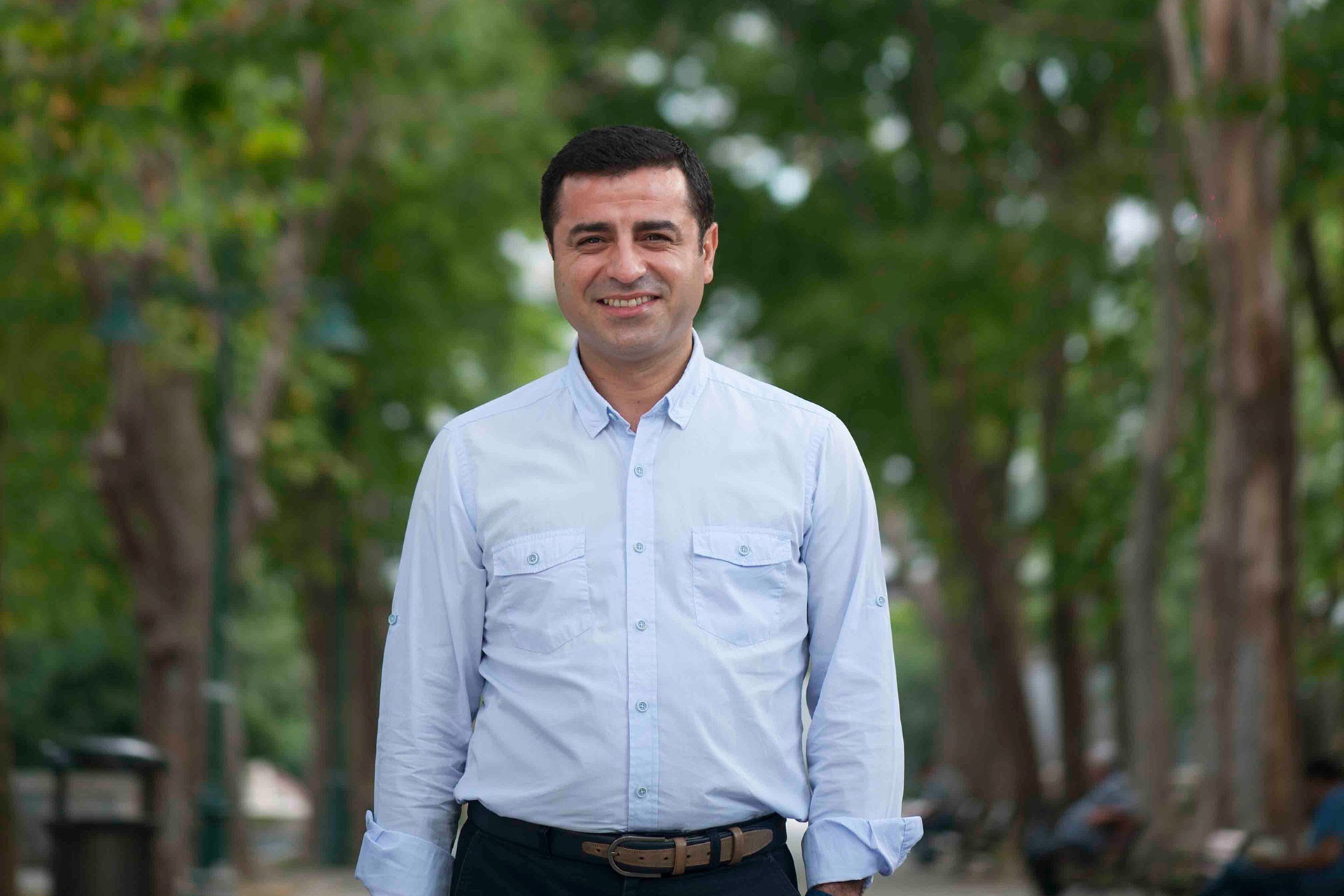Demirtaş'tan 1 Mayıs mesajı: "Balkonlarınızda şarkılarla, türkülerle 1 Mayıs'ı kutlayın"
