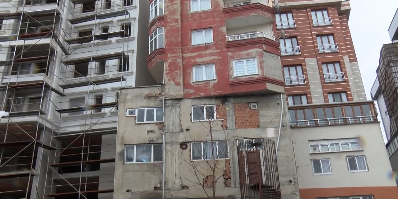 Sosyal medyada çok konuşulan bina yıkılıyor