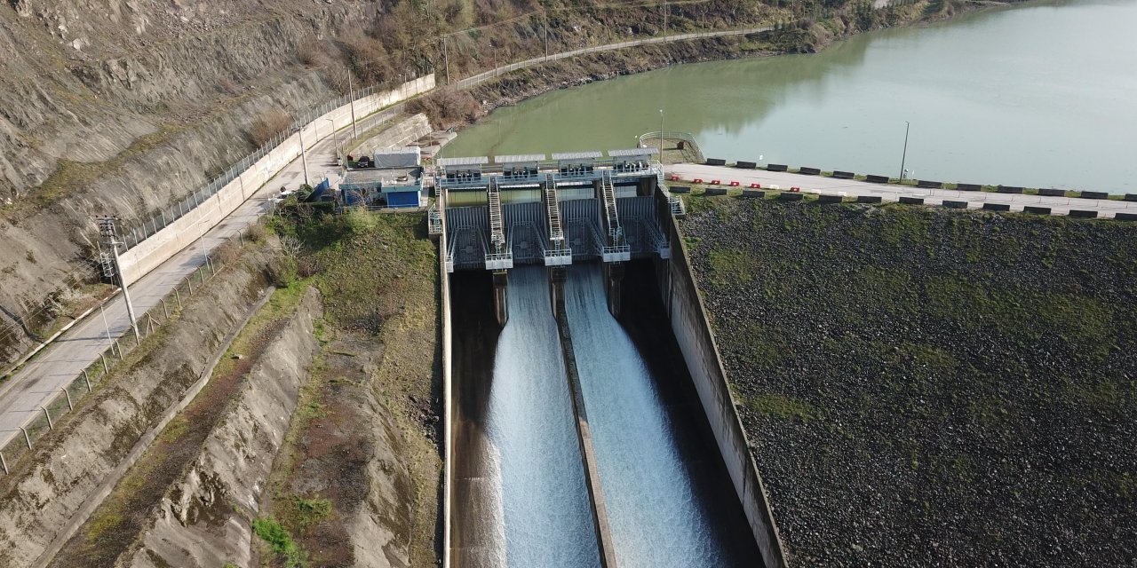 Yuvacık Barajı doluluk seviyesine yaklaştı, baraj kapakları açıldı