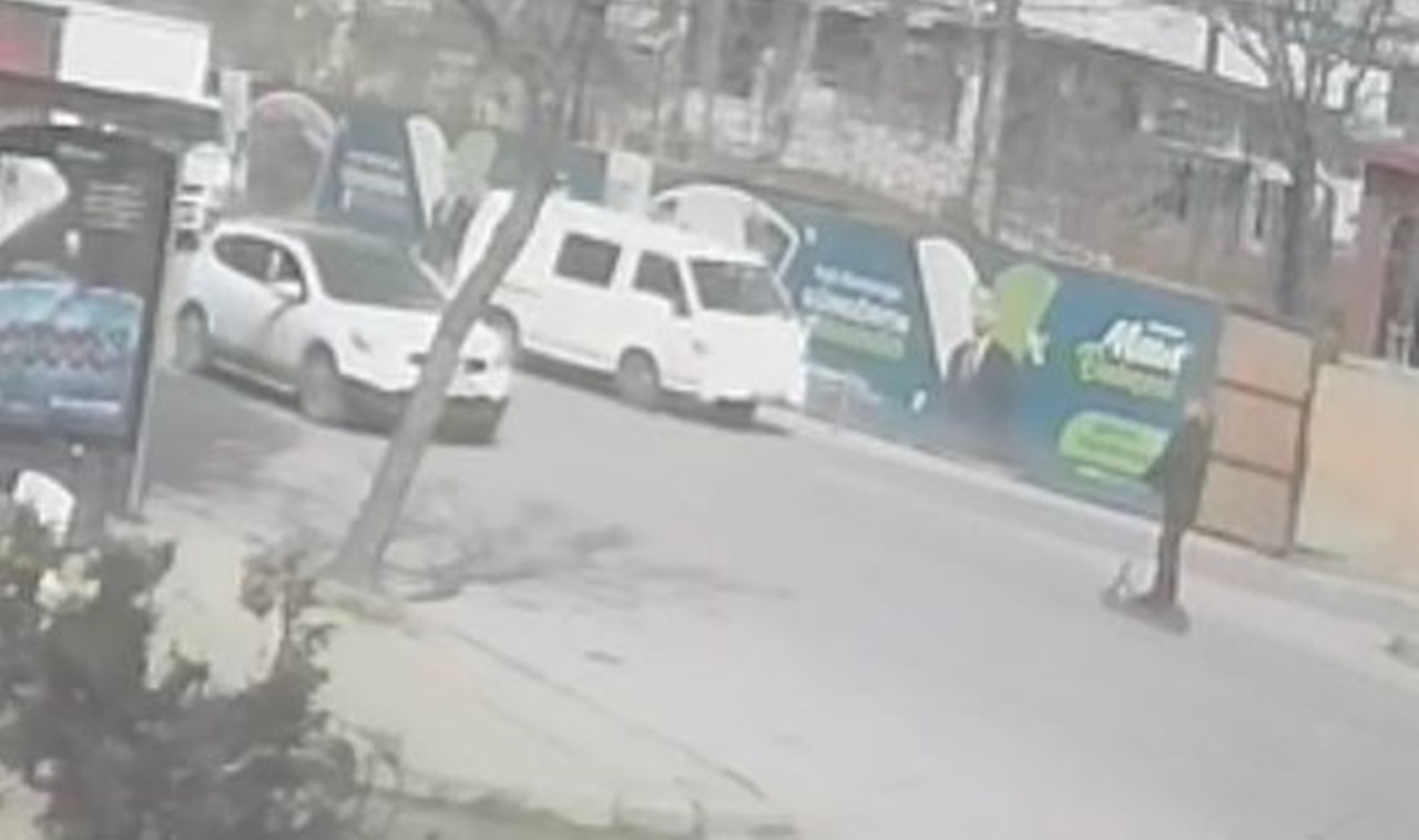 İstanbul'da 'scooter' kazası: Otomobil çarpınca havada takla attı