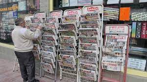 Polis gazete bayilerindeki gazeteleri "yoğunluk yaratıyor" diyerek topladı iddiası