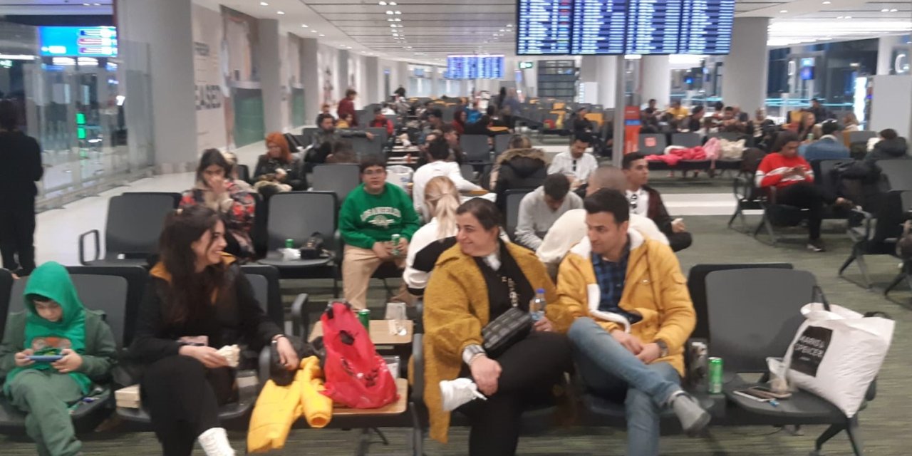 Uçakta korku dolu anlar... İstanbul - Tahran seferini yapan uçak İstanbul Havalimanı'na acil iniş yaptı