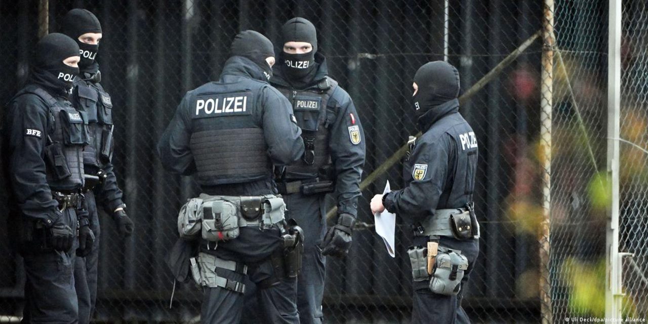 Almanya'da 'İmparatorluk Vatandaşları'na polis baskını