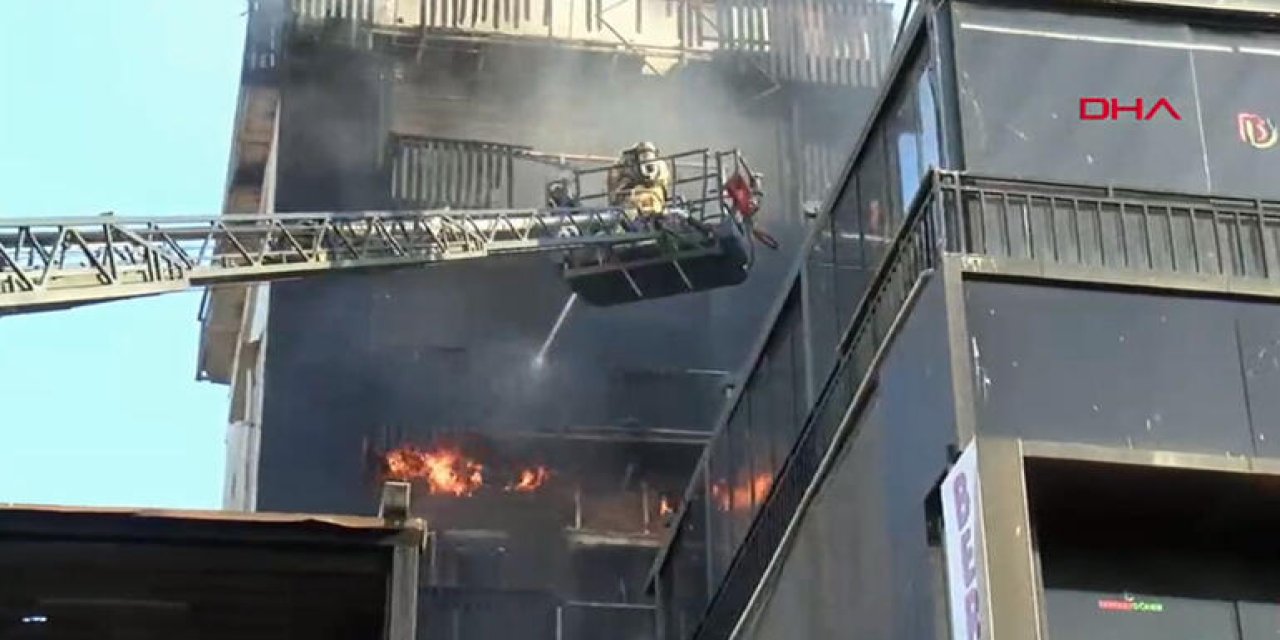 Pendik'te 7 katlı otelde yangın: 2 kişinin cansız bedenine ulaşıldı, 3 kişi yaralandı