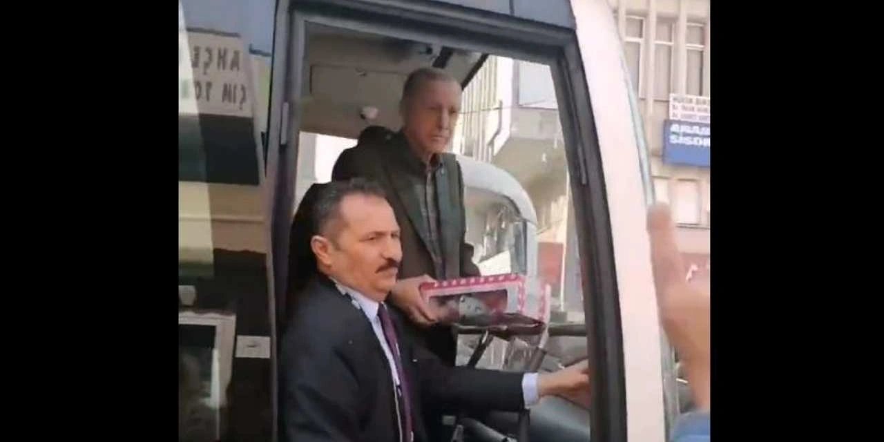 Erdoğan vatandaşlara çaydan sonra şimdi de oyuncak attı: İşte o görüntüler