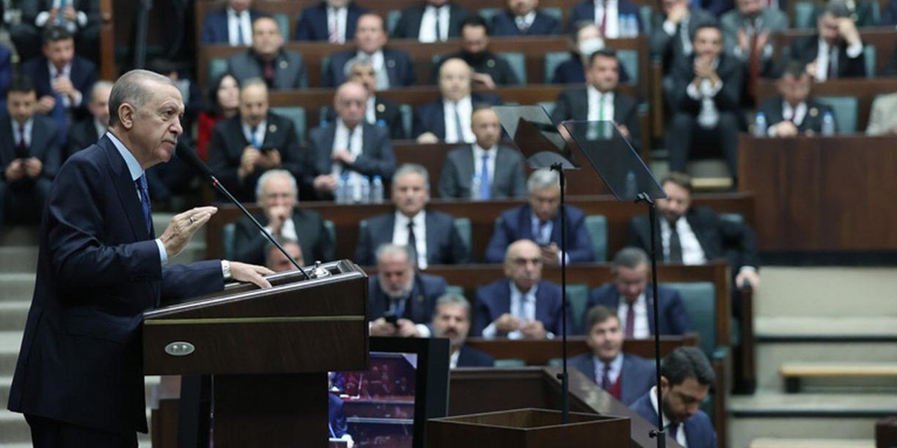 Deniz Zeyrek: Erdoğan, o vekiller isyan etmesin diye TBMM'yi açık tutturuyor ve son dakika yasalarıyla meşgul ediyor