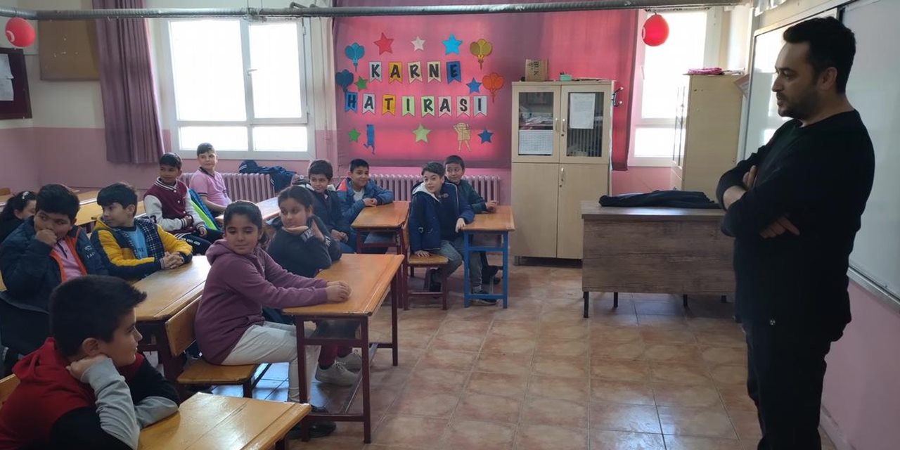 Deprem bölgesinde okullar açıldı: Eğitim enkaz altında