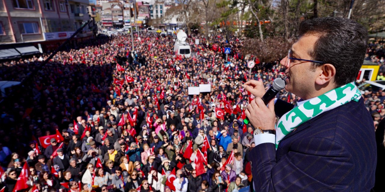 İmamoğlu: Milletimiz öyle bir demokrasi tokadı attı ki 4 yıldır başları dönüyor; var mısınız o sendeleyeni yere düşürmeye?