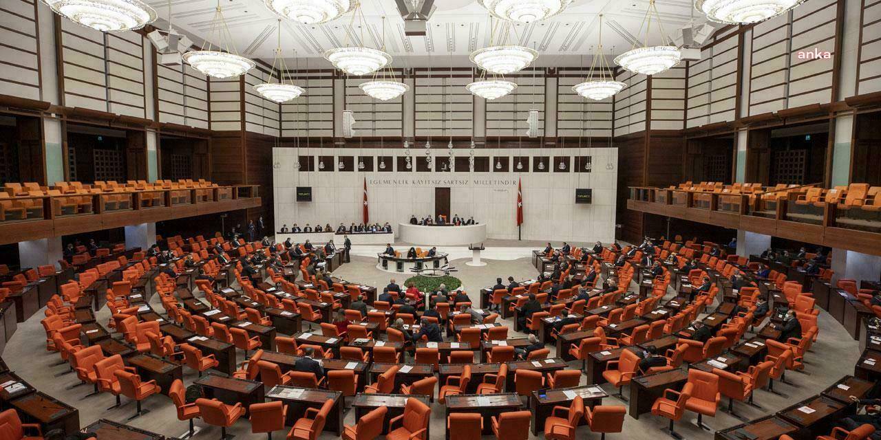 Meclis grubu için 'yeni parti' önerisi tutmadı, Davutoğlu yeni formül arıyor