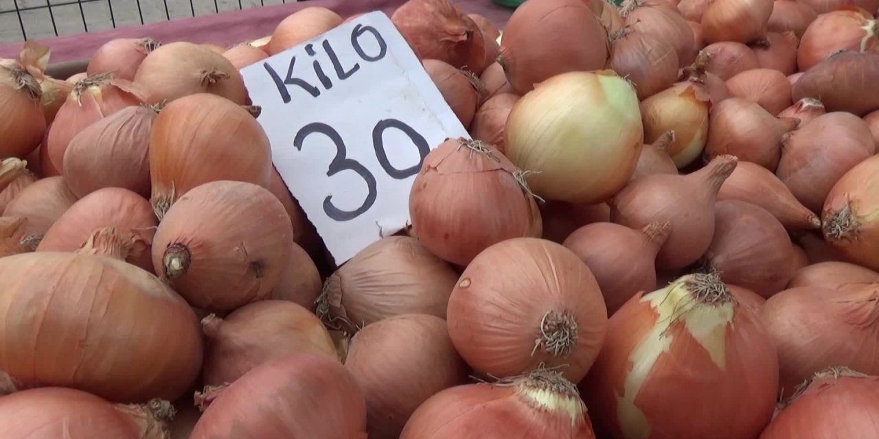 Edirneli esnaf: 'Kuru soğanı 25 liradan satıyoruz ama 30 lira olacak. 2 kilo soğan alan yok, tek soğan da alan oluyor'