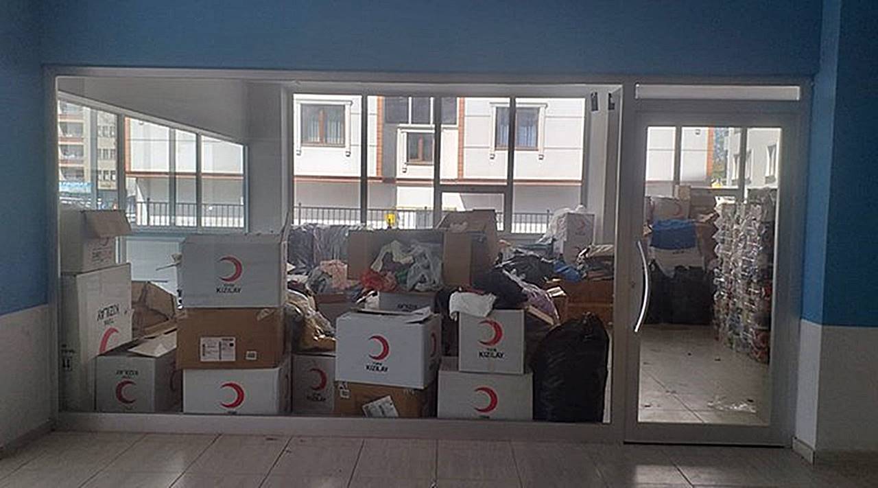 Kızılay'ın deprem yardımları 'İsmailağa'ya ait' denen yurttan çıktı