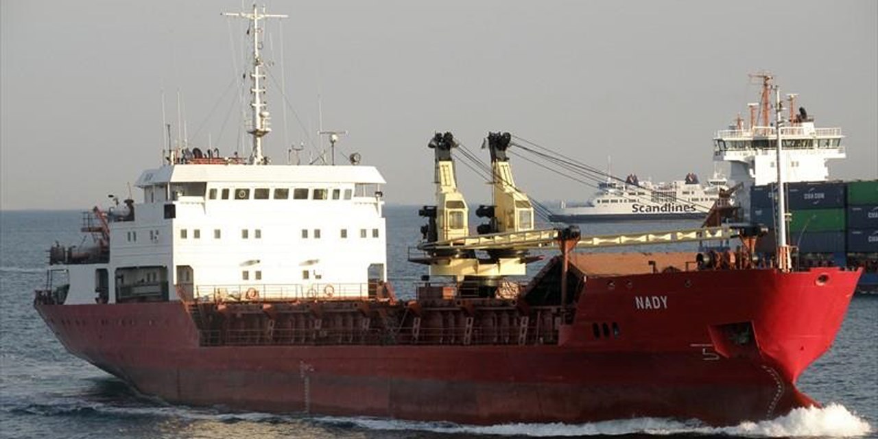 Antalya açıklarında gemi battı: Dokuz kişi aranıyor