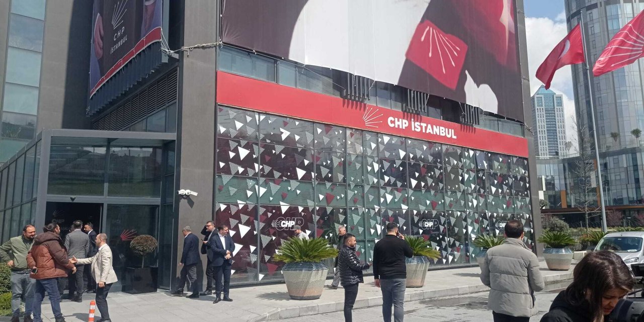 Sosyal medyada paylaşmak için ateş açmışlar! CHP İstanbul İl binasına silahlı saldırı: 4 kişi gözaltına alındı