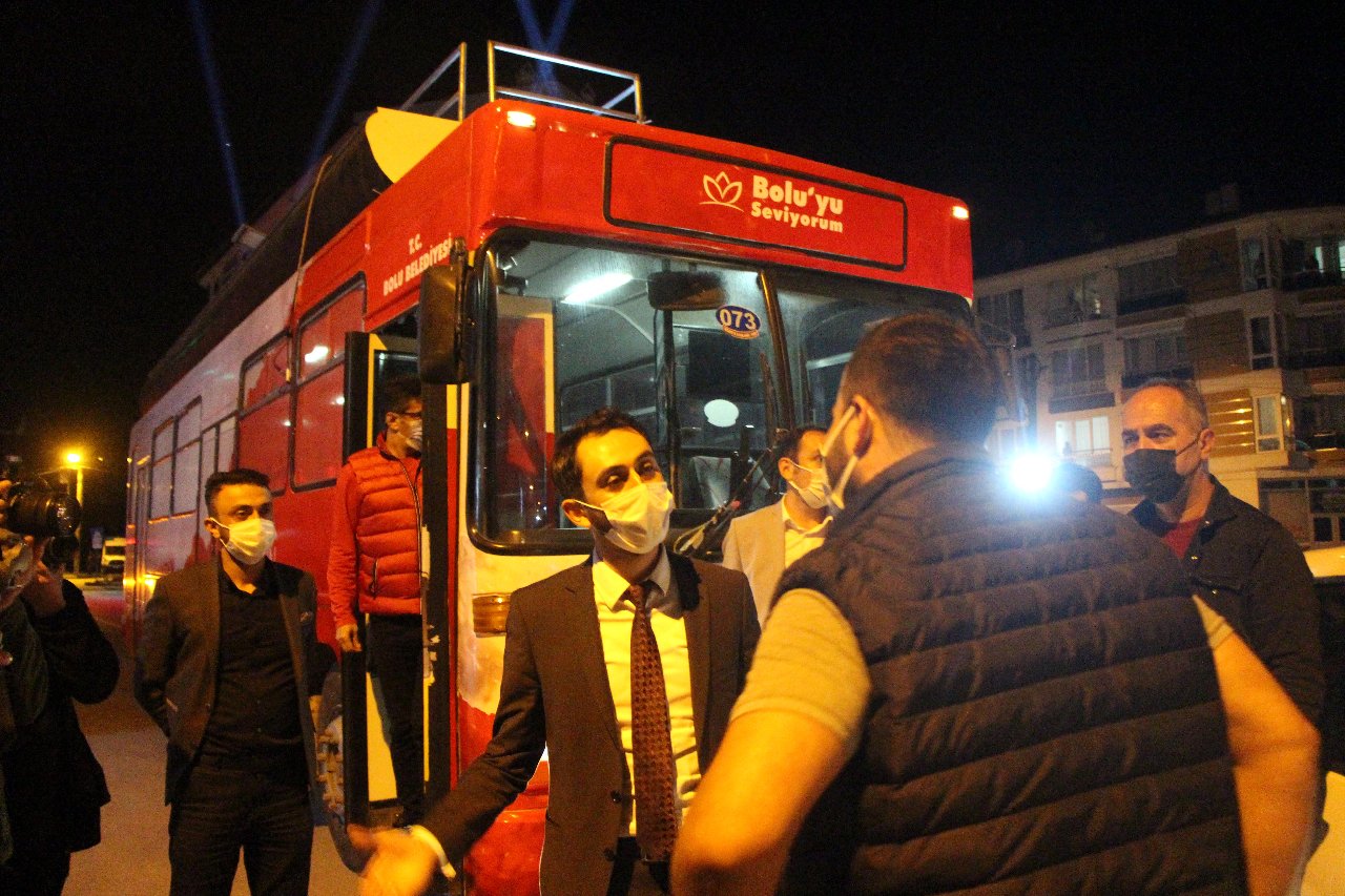 Bolu Belediyesi'nin mobil konser otobüsünü valilik durdurdu