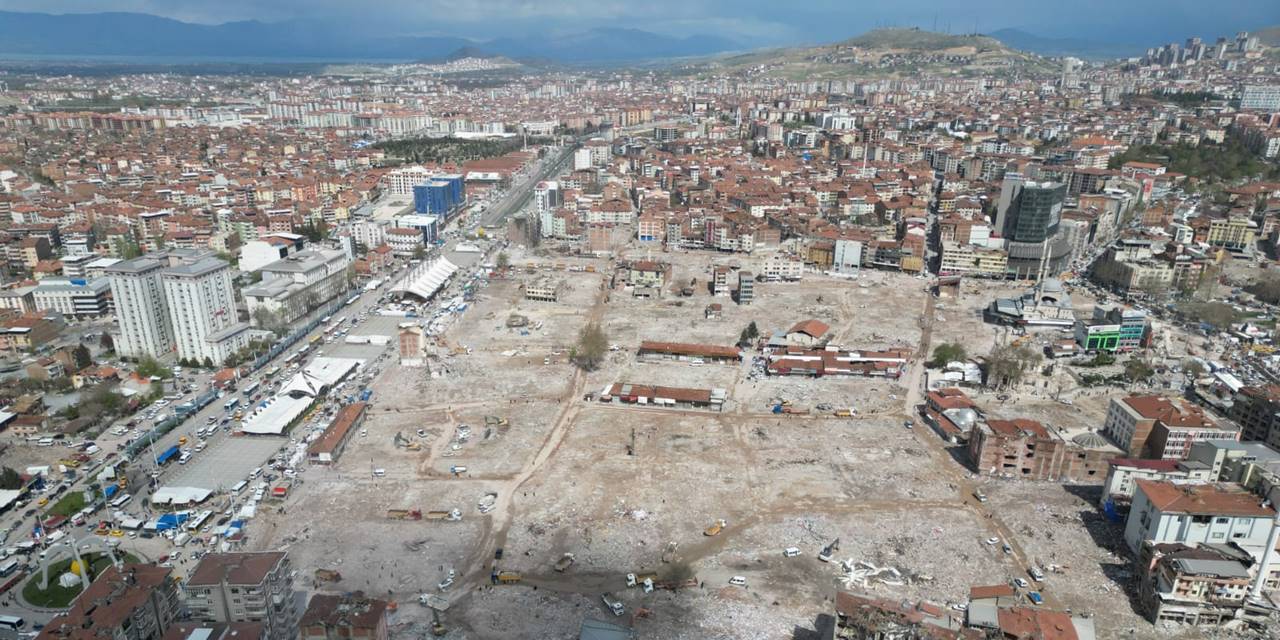 Bakan duyurdu: Deprem bölgesinde enkazın yüzde 70'i kaldırıldı