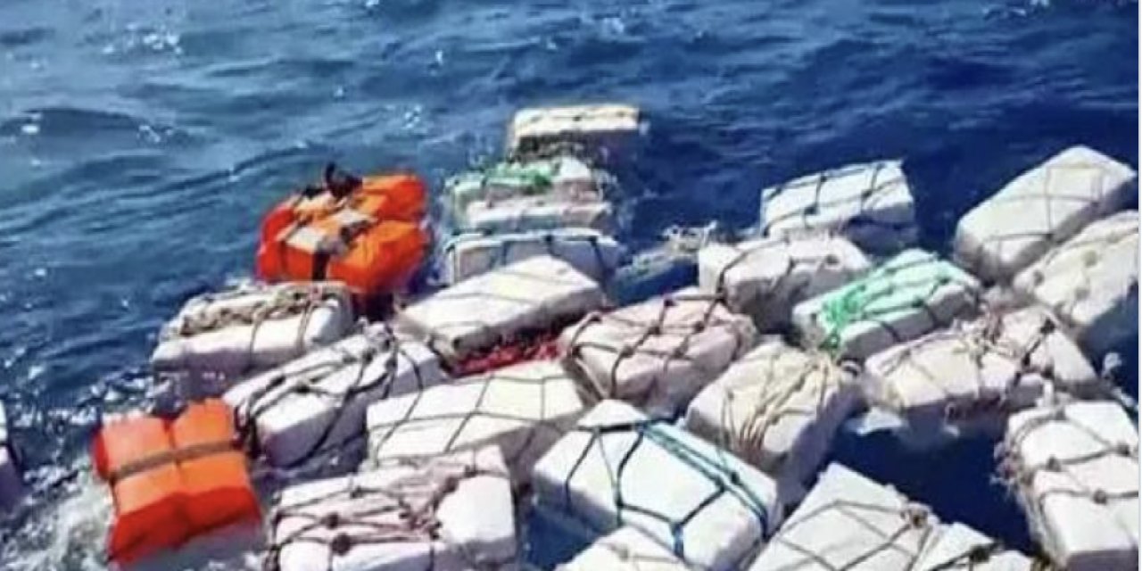 Sicilya'da denizde yüzen 2 ton kokain bulundu