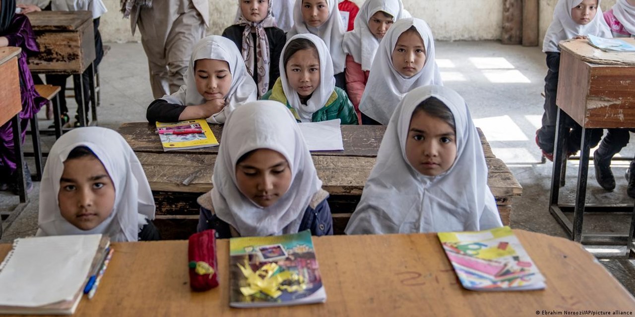 Afganistan'da kız öğrencilere bir yasak daha