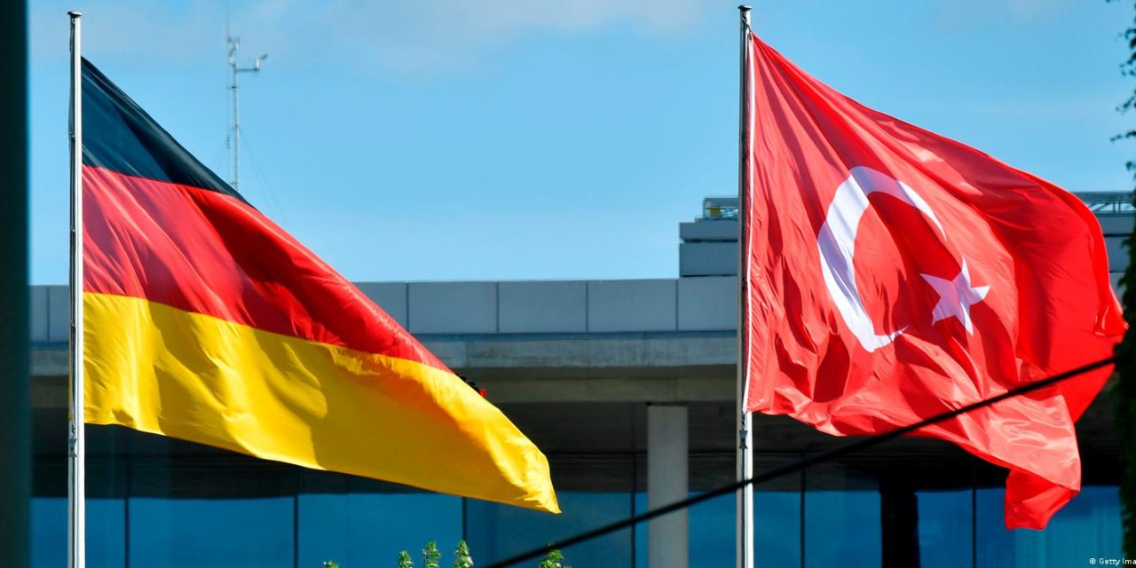 Türkiye Almanya'dan sandıklar için onay bekliyor