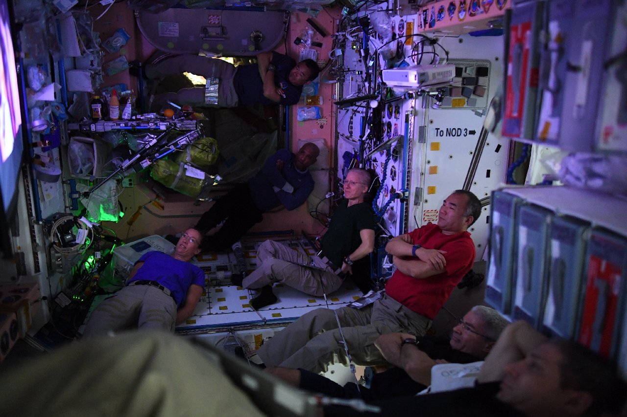 Uzaydan fotoğraf: Astronotlar boş zamanlarında ne yapar?