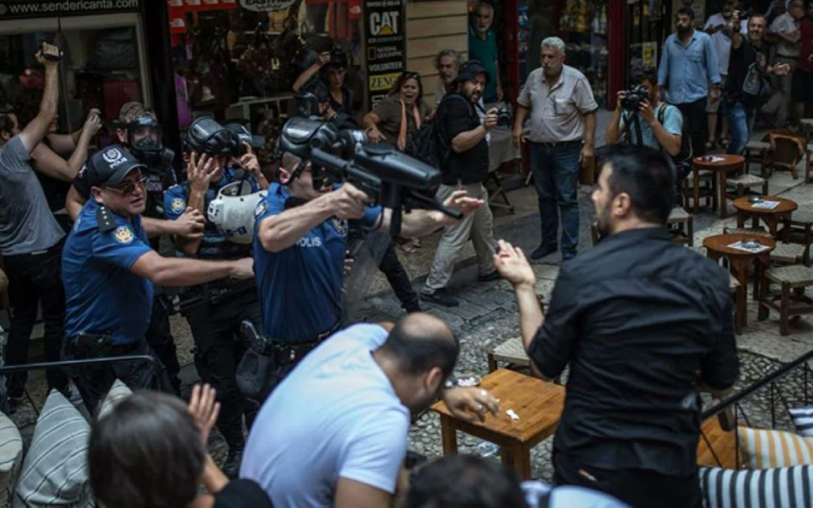 Cumartesi Anneleri eyleminde kolu kırılan Aydoğan’a 'manevi tazminat' ödenecek