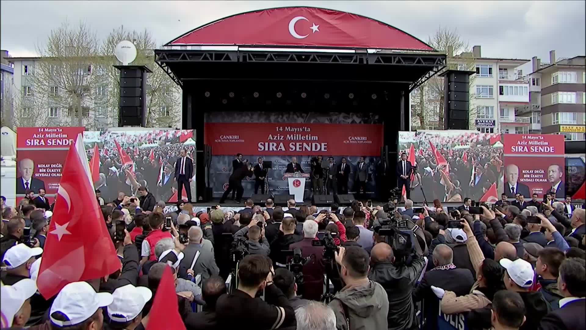 Bahçeli:  'Bizim nezdimizde Sünni neyse Alevi odur, nitekim ikisi de Müslümandır'