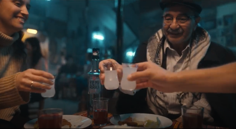 Yeni Rakı’nın Cumhuriyet temalı videosu izleyenlerin aklına 14 Mayıs’ı getirdi