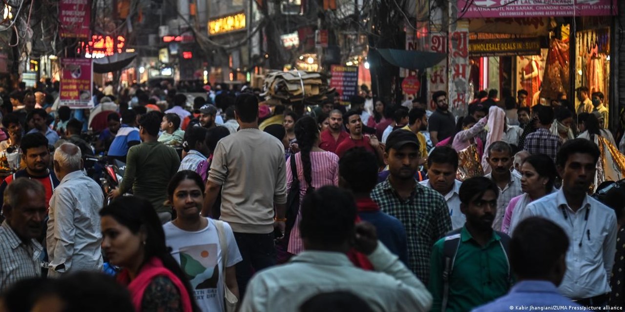 Hindistan nüfusu Çin'i haftaya geçiyor