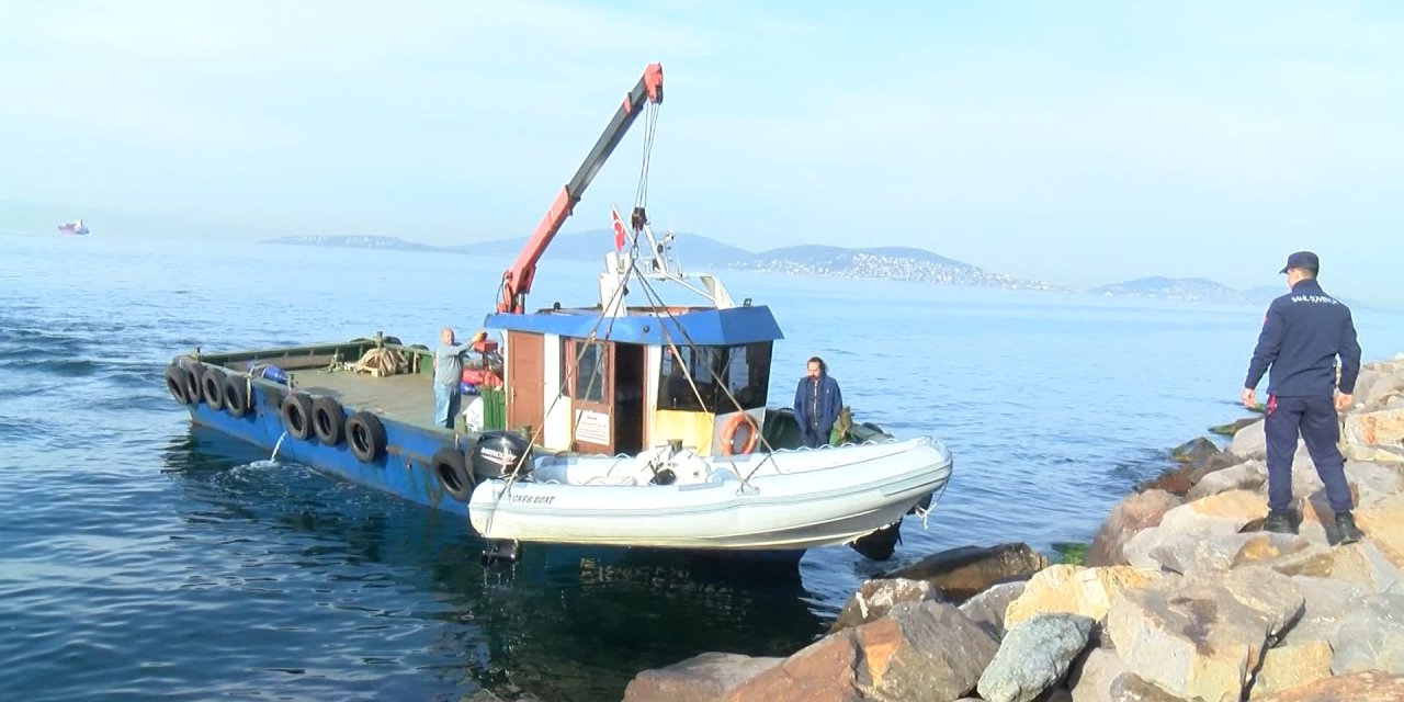 Kartal'da bottan denize düştü; arama çalışmaları sürüyor