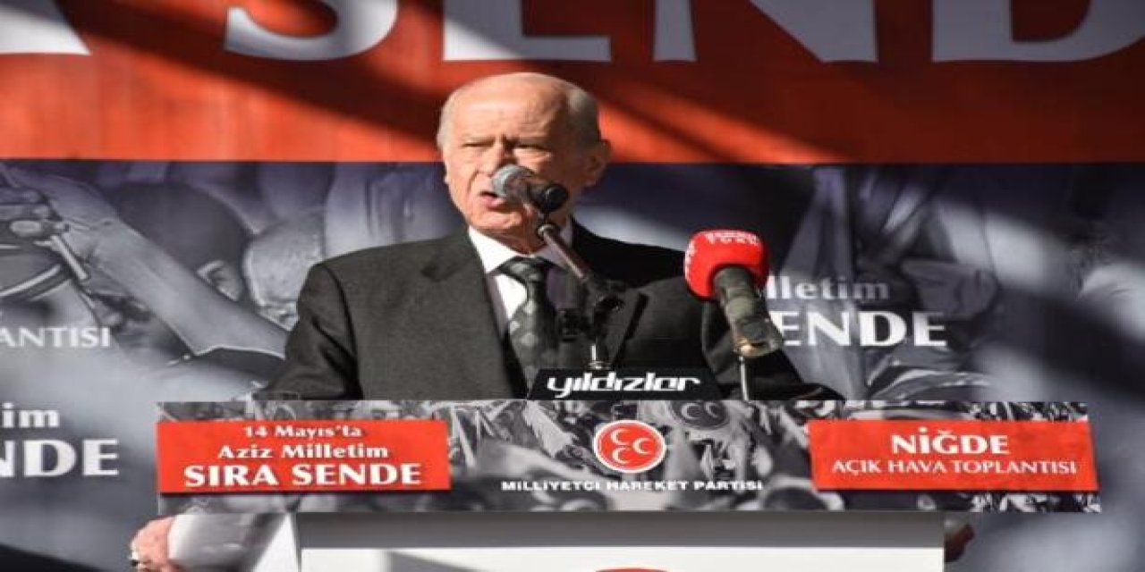 Devlet Bahçeli'nin Niğde'de dili sürçtü, MHP'nin Yeşil Sol Parti ile aynı çizgide olduğunu söyledi