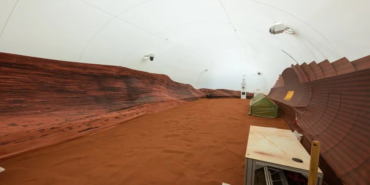 Nasa 4 mürettebatını, Mars'taki insanlı göreve hazırlamak için gezegen koşullarındaki yaşam alanına kapatacak