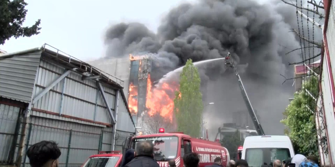 Akit Gazetesi’nin de bulunduğu binada yangın