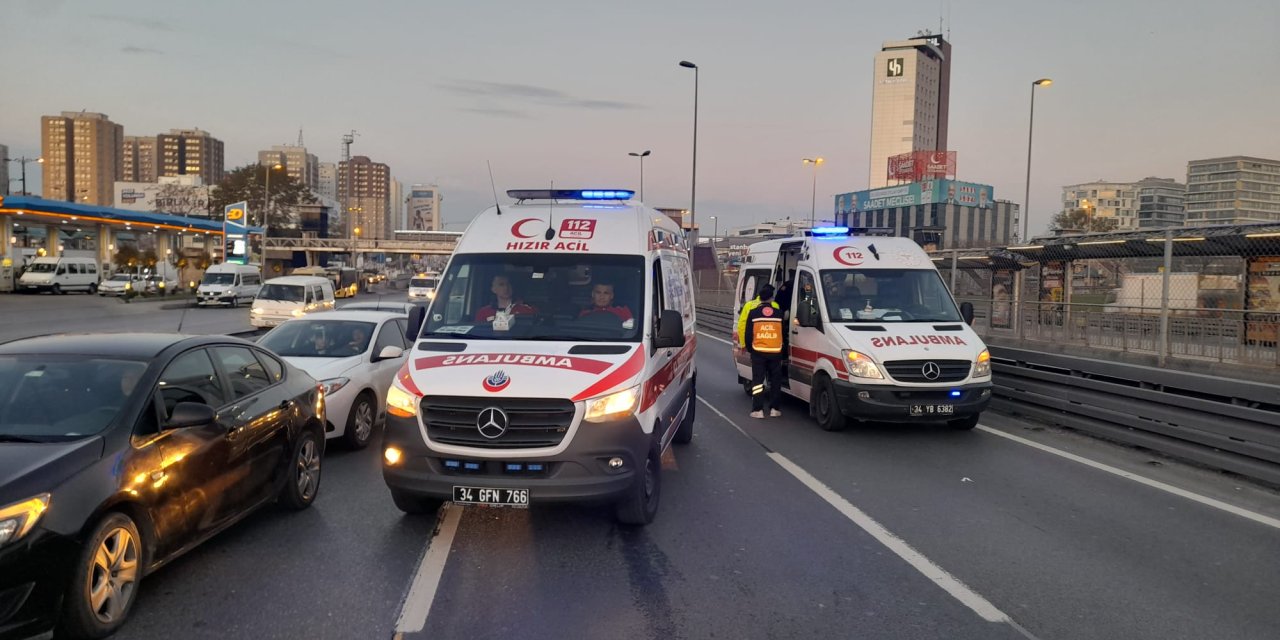 İstanbul'da 1 Mayıs görevine giden polisler kaza yaptı