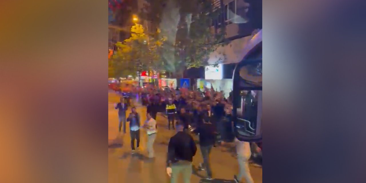 Özgür Özel, Manisa'da halkı selamlayan Kılıçdaroğlu ve kurmaylarını paylaştı: Haydi!