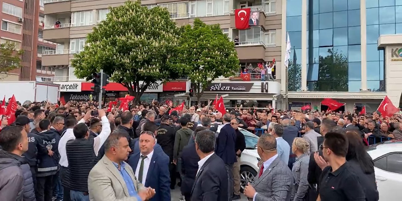 Konya'daki mitingde 'provokasyon yapan kişi' alandan uzaklaştırıldı