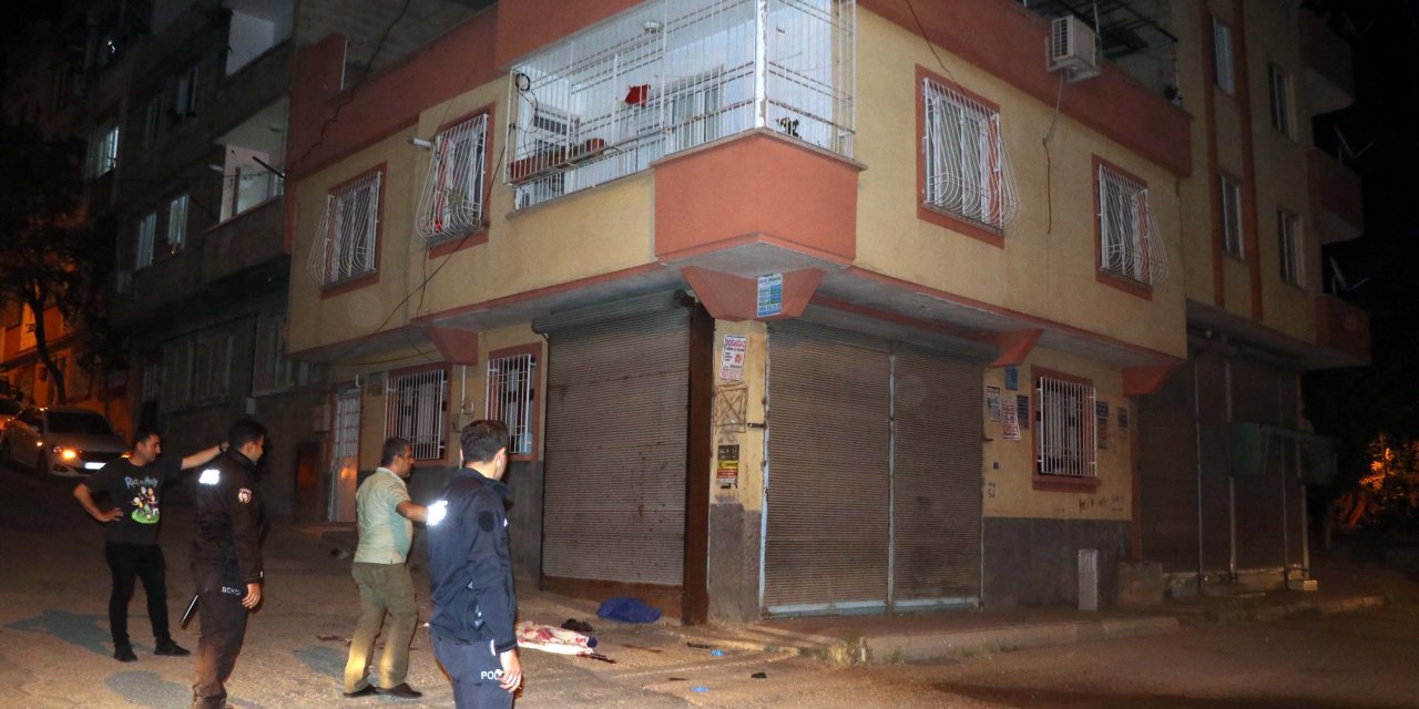 Erkek şiddeti: Nazım Özdemir, boşanma aşamasında eşini evinin önünde katletti