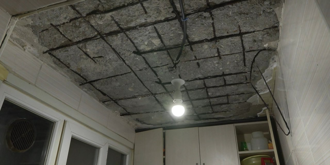 İstanbul'da bir evin tavan betonu döküldü; midye kabukları ortaya çıktı