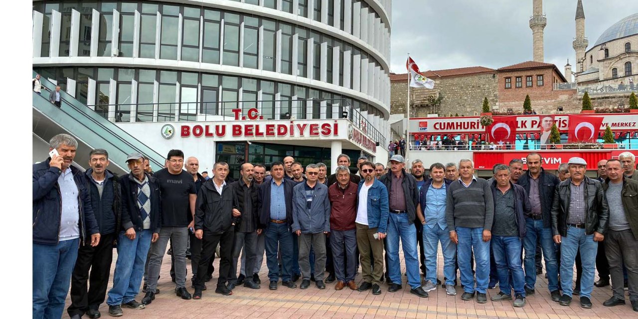 EYT tazminatlarını alamayan işçilerden Bolu Belediyesi önünde eylem
