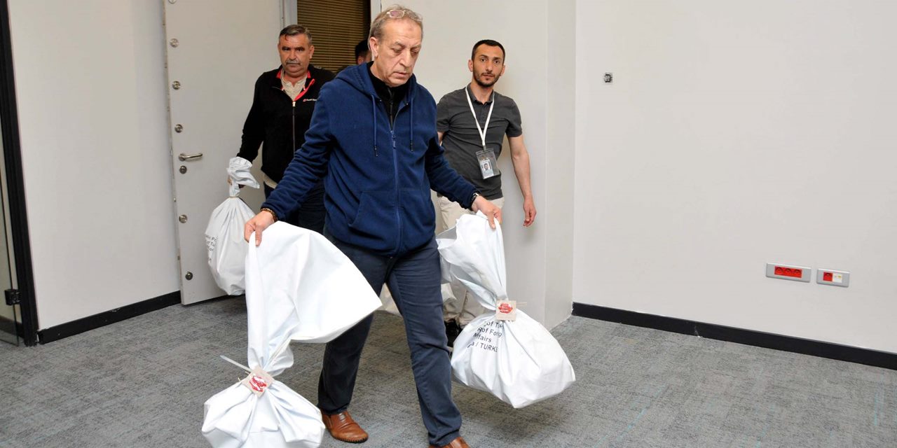 Yurt dışı temsilciliklerinde kullanılan oylar Türkiye'ye getiriliyor