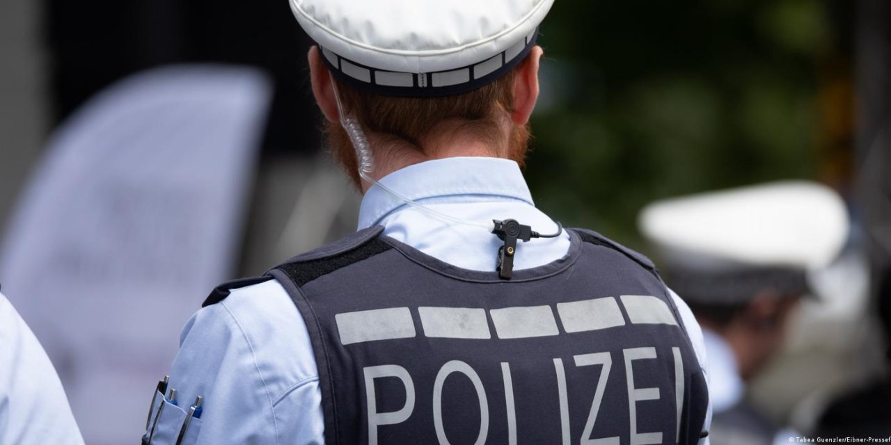 Almanya'da polisi ırkçılıkla suçlayan Aslan işini kaybetti