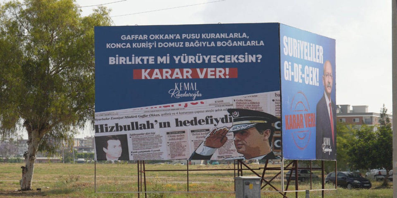 AKP’de Gaffar Okkan ve Konca Kuriş ‘rahatsızlığı’: Pankartlar kaldırıldı