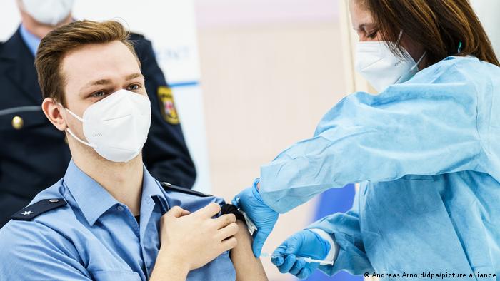 Almanya'da aşı rekoru: Bir günde 1,35 milyon kişiye aşı