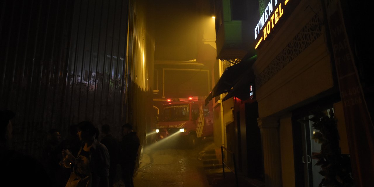 Beyoğlu'nda tadilattaki gece kulübü yandı