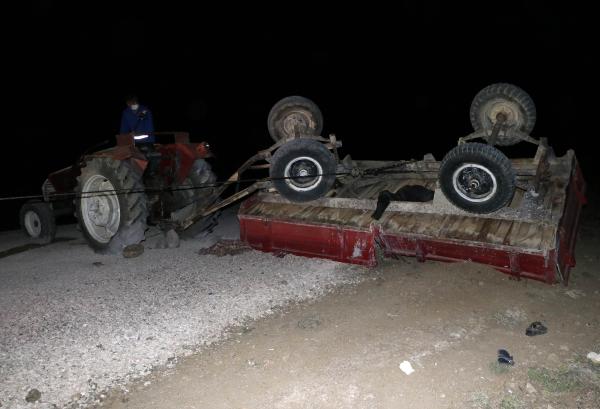 Piknikten dönenleri taşıyan traktör devrildi, üçü çocuk dört kişi yaşamını yitirdi
