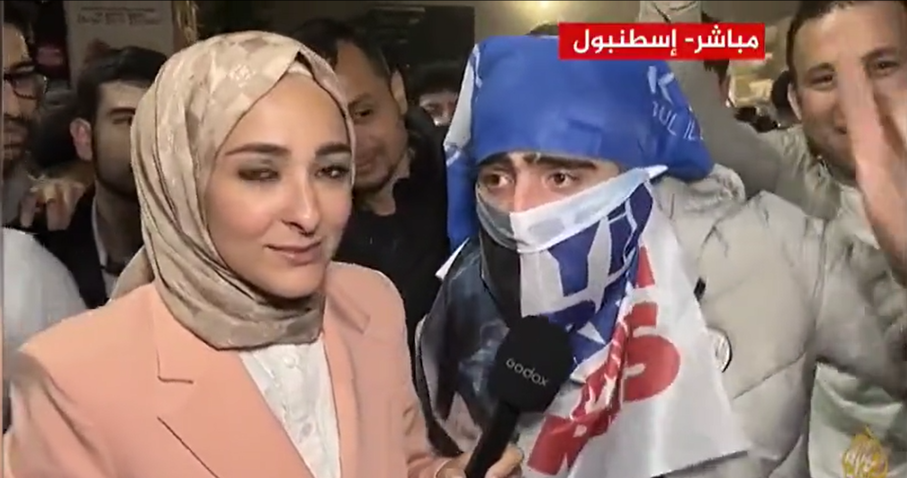 Seçim kutlamasını Suriyelilerle yapan bir vatandaş: Dursunlar, kardeşimiz ama arada bir de gitsinler, iki mermi atsınlar