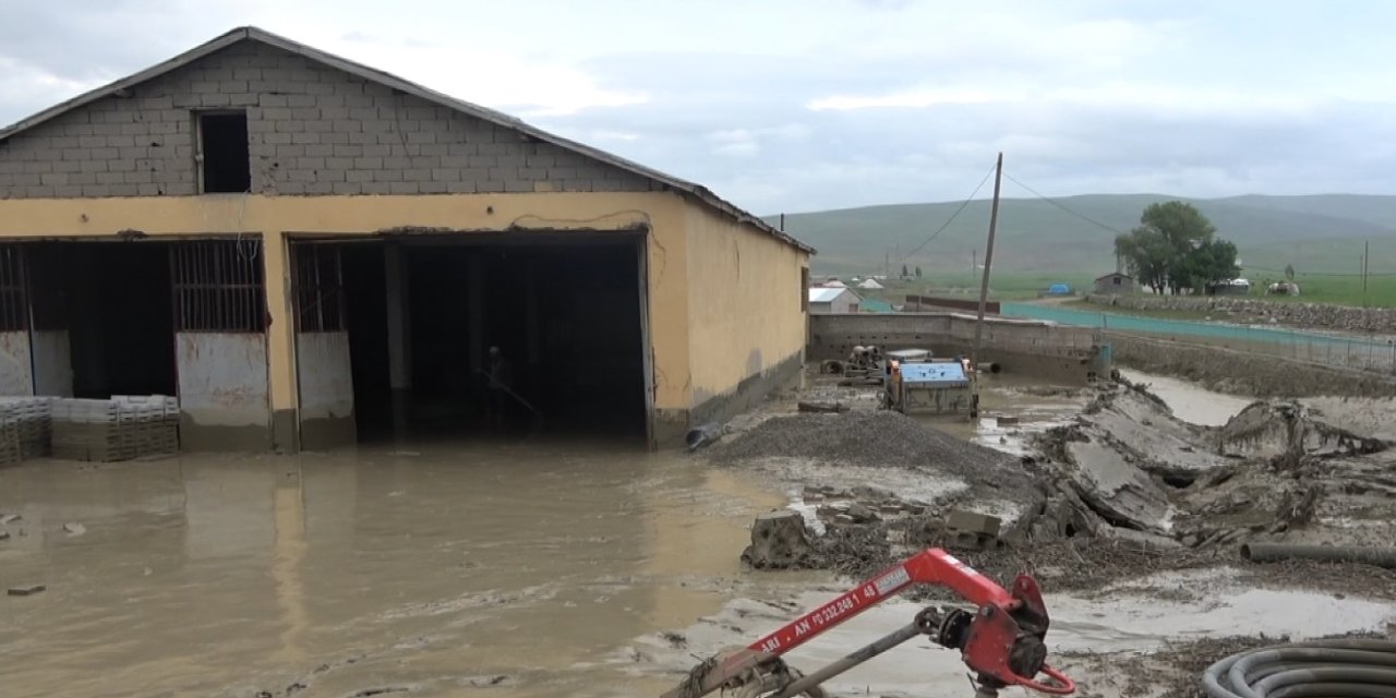 Muş’ta dere taştı: 35 ev hasar gördü, bir köprü yıkıldı