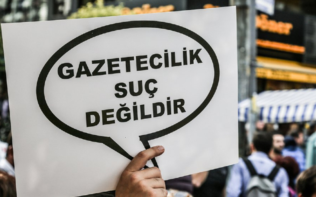 Mayıs ayı 'Basın Özgürlüğü' raporu: 'Gazeteciler 60 kez hakim karşında haber ve yorumlarını savunmak zorunda kaldılar'